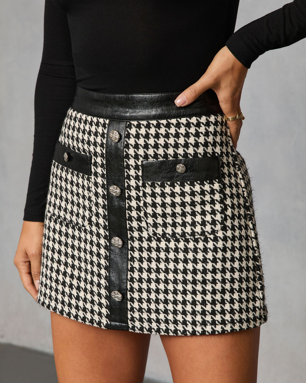 Holiday Elm Contrast Vegan Leather Trim Houndstooth Mini Skort - Image 3